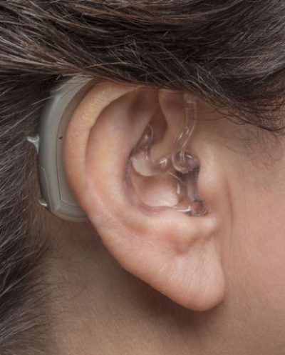 Phonak_Power_BTE_Female_Side_Crop-480w